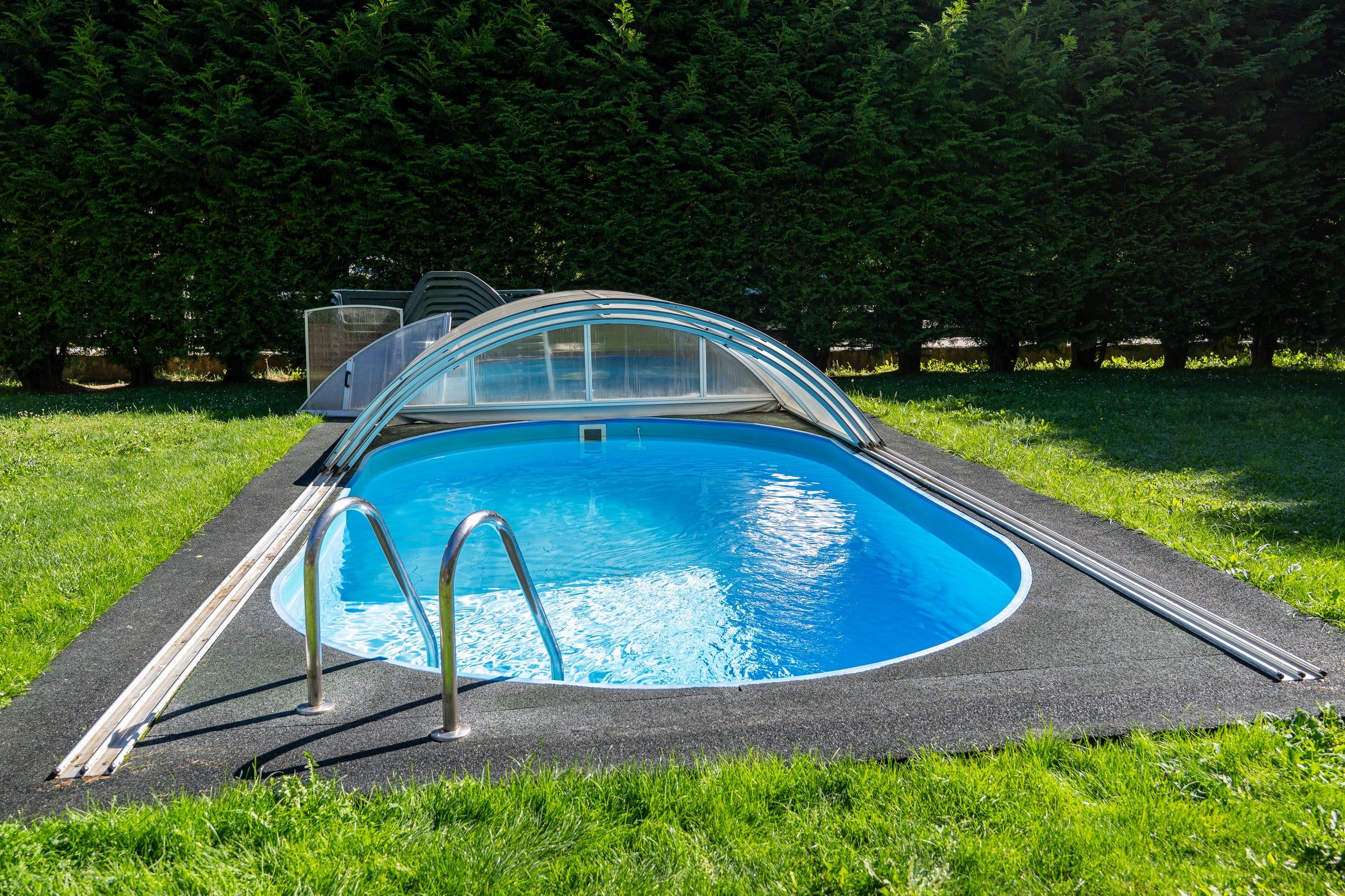 Pool – Nad Inn, Sătic